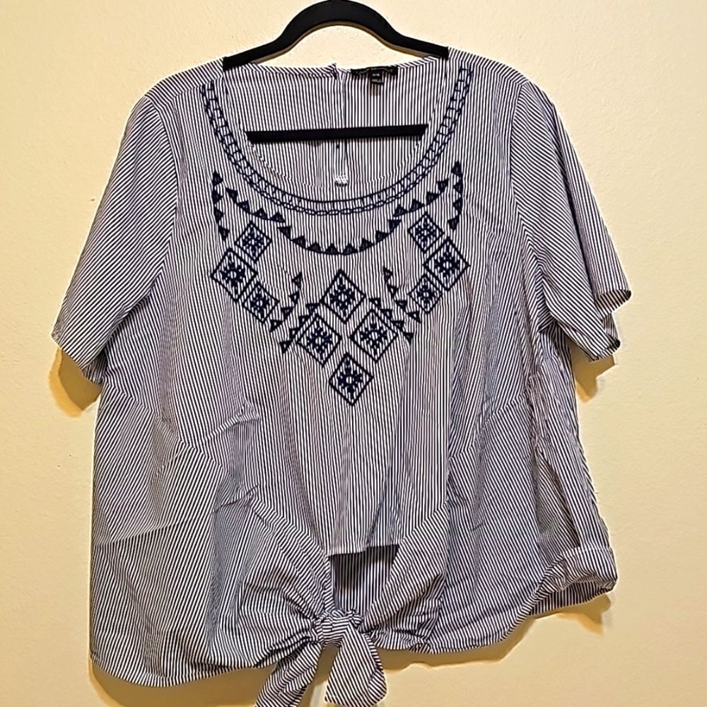Lane Bryant‎ Embroidered Tie-Front Shirt 14/16